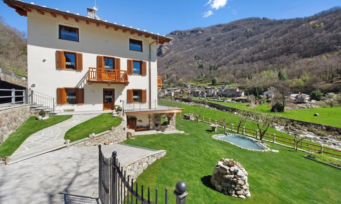 Lillianes Apartment | Holiday Apartment "Cucu - 1" with Mountain View, Private Terrace & Wi-Fi