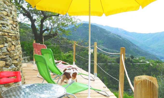 Badalucco Apartment | Holiday apartment for 2 people for nature lovers in a unique panoramic position