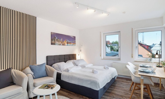Pforzheim Apartment | Holiday Apartment 'Hübsche Wohnung" with Balcony & Wi-Fi