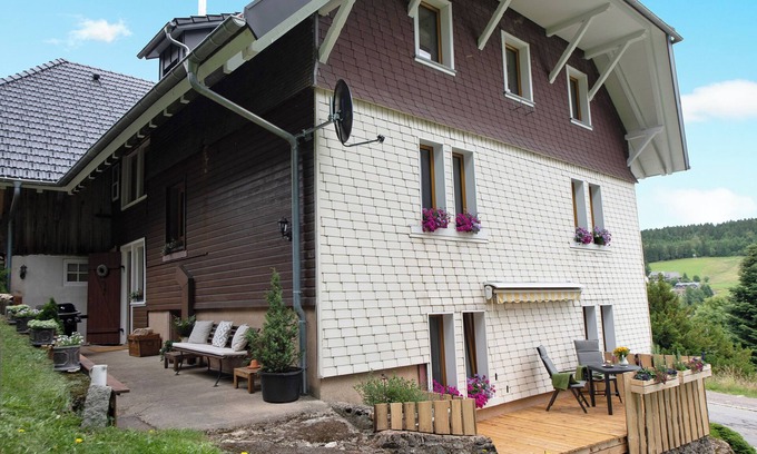 Todtnauberg Apartment | Holiday Apartment "Haus Bergruh Fuchsbau" with Mountain View, Private Terrace & Wi-Fi