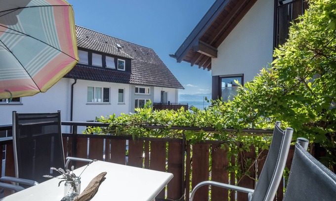 Langenargen Apartment | Holiday Apartment in the "Gästehaus Heinemann" directly on Lake Constance