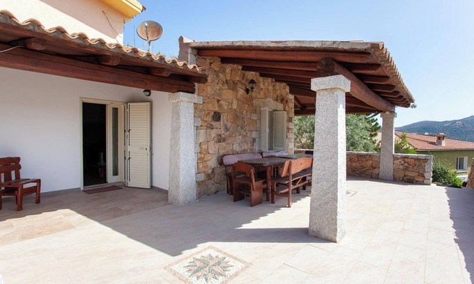 Schifoni Apartment | Holiday Apartment "Immerso nel verde" with Wi-Fi, Terrace & Garden