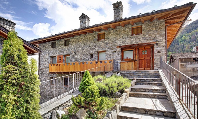 Morgex Apartment | Holiday Apartment "Il Cuore Della Valdigne" with Mountain View, Balcony & Wi-Fi