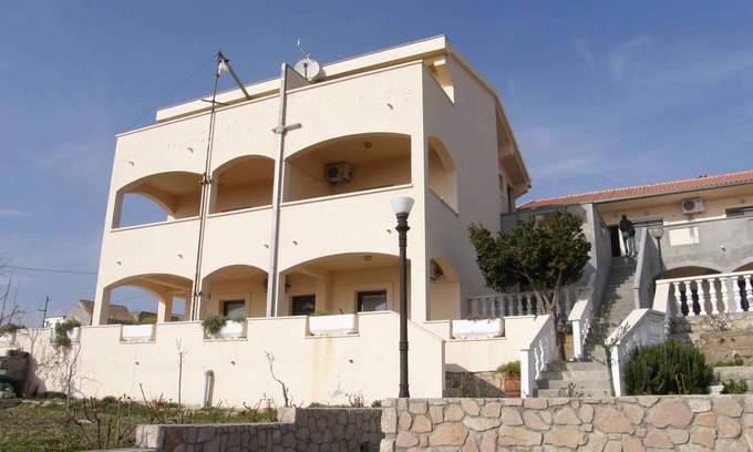 Rtina Apartment | Holiday apartment in a small town with sea view