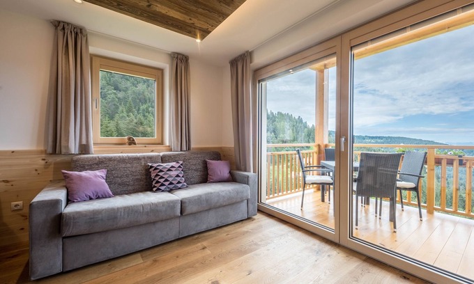 Verano Apartment | Holiday Apartment "Lavendel" with Mountain View, Wi-Fi, Balcony & Sauna
