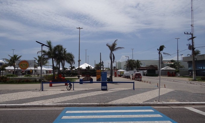Coroa do Meio Apartment | HOLIDAY APARTMENT ON THE WATERFRONT, SEA VIEW, WI-FI IN FRONT OF HOTEL DA COSTA