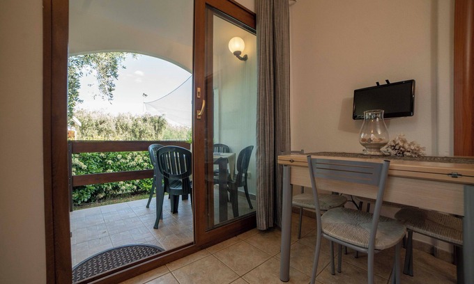 Mattinata House | Holiday Apartment "orchidea" with swimming pool and private beach -2