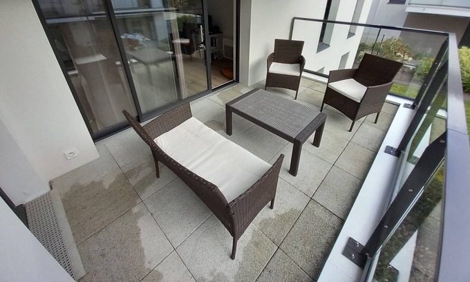 Arradon Apartment | Holiday Apartment "Petit Nid Douillet À Arradon" with Private Terrace & Wi-Fi