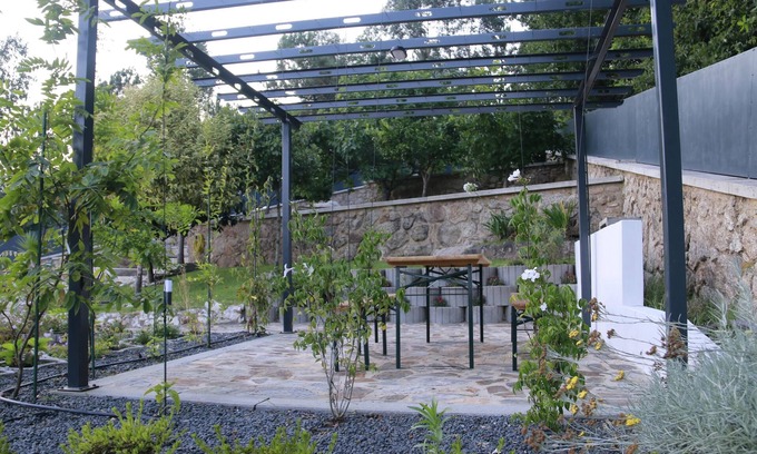 Ponte de Lima Apartment | Holiday Apartment "S Roque House" with Pool, Wi-Fi, Terrace & Garden