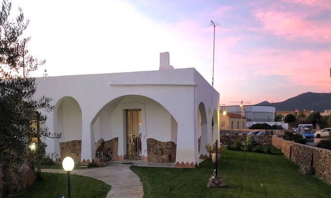 Budoni Apartment | Holiday Apartment 'Sadomo De Rosa' close to Beach with Terrace & Shared Garden