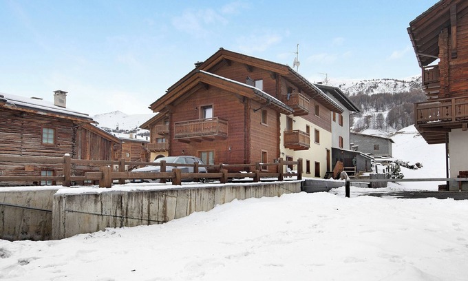 Livigno Apartment | Holiday Apartment "Vacanze Matteo" with Mountain View, Balcony & Wi-Fi