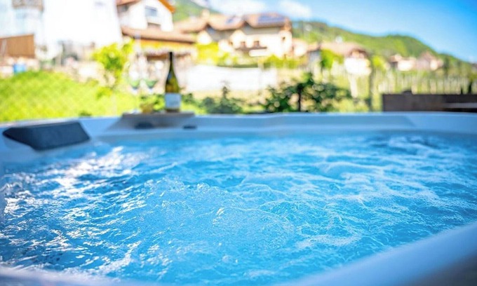 Berg/Monte Apartment | Holiday Apartment "Weingut Lahn Zu Eppan Apt Garten" with Mountain View, Private Garden and Whirlpool