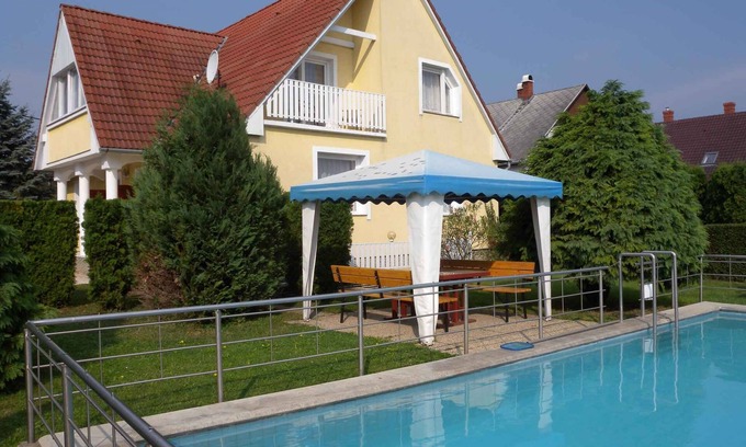 Felsopahok Apartment | Holiday apartment with gazebo and pool