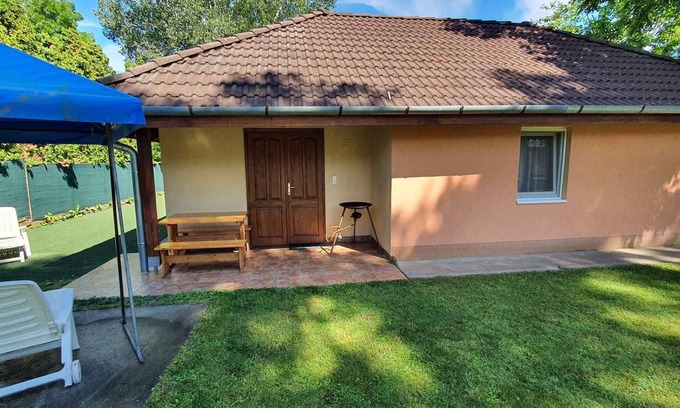 Siofok Aranypart Apartment | Holiday apartment with air conditioning and garden pavilion