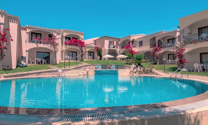 Badesi Apartment | Holiday apartment with air conditioning and community pool