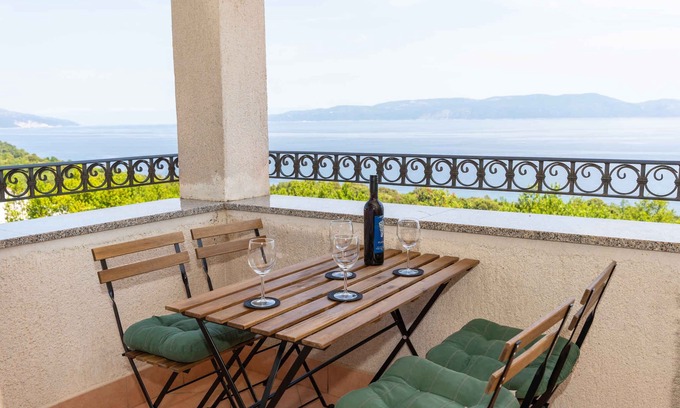 Ravni Apartment | Holiday apartment with balcony and beautiful sea view