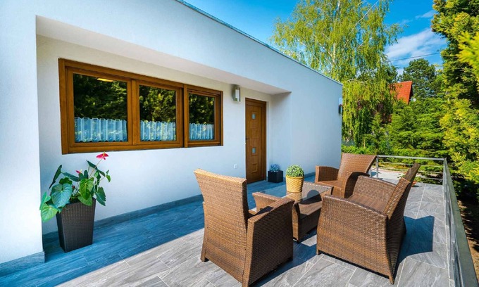 Siofok Aranypart Apartment | Holiday apartment with garden, just 100 meters from the beach
