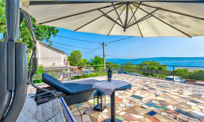 Klanfari Apartment | Holiday apartment With jacuzzi and terrace