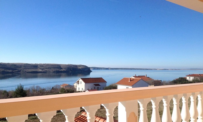 Rtina Apartment | Holiday apartment with air conditioning and sea view
