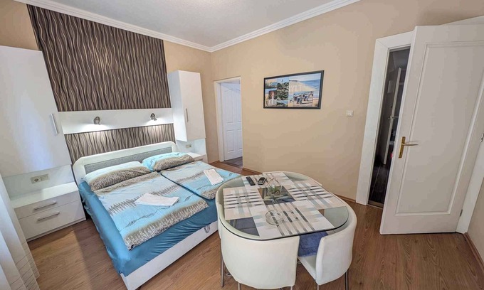 Siofok Aranypart Apartment | Holiday apartment with terrace and close to the beach
