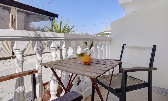 Alikanas Apartment | Holiday Apartment 'Zantegarden Apartment 7' with Shared Pool & Wi-Fi
