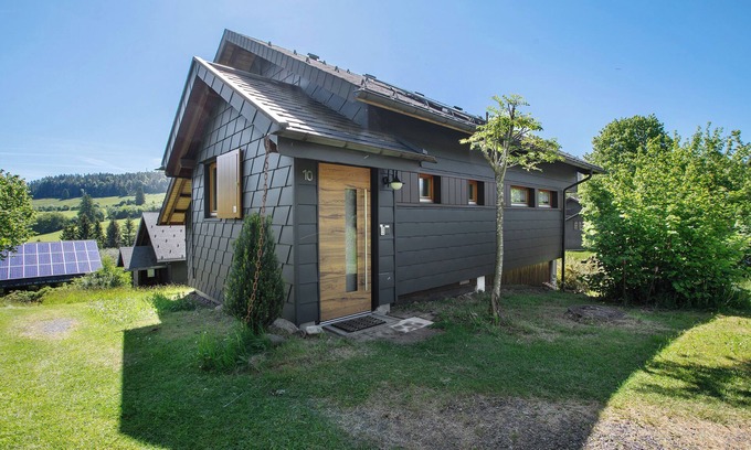 Bernau House | Holiday Home '10 Rechbergblick' with Private Terrace, Shared Garden and Wi-Fi