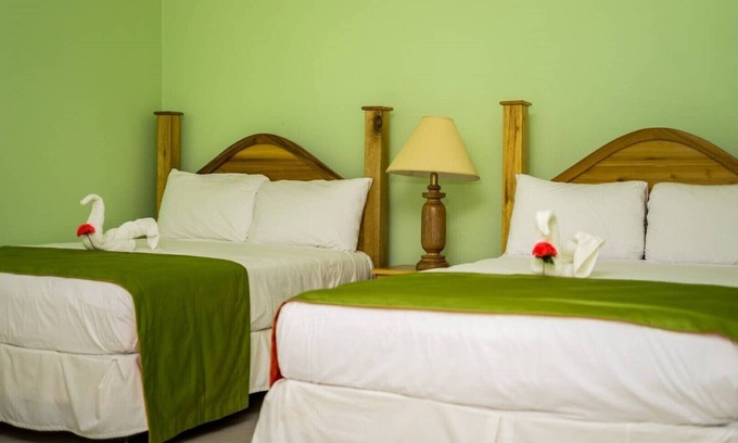 Runaway Bay House | Holiday Haven Resort & Banquet Hall-Tpl/1Qn & 1Dbl