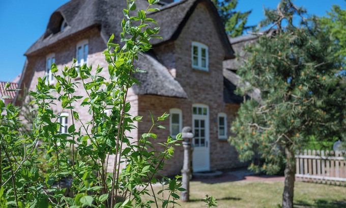 St. Peter-Ording House | Holiday Home 'Huus Alex' with Private Terrace, Private Garden and Wi-Fi