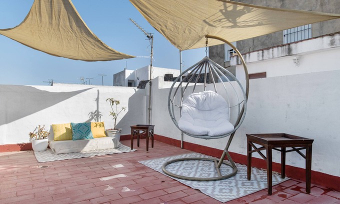 Arcos de la Frontera House | Holiday Home 'Casa Bohemia' with Lake Views, Shared Terrace and Air Conditioning