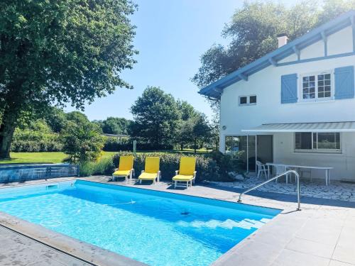 Saint-Geours-de-Maremne House | Holiday Home Peydecoum by Interhome