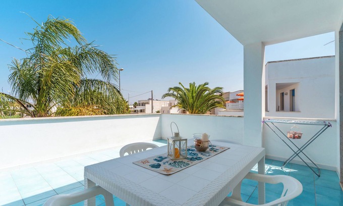 Marina di Mancaversa House | Holiday Home 'La Perla - Zaffiro' with Balcony and Air Conditioning