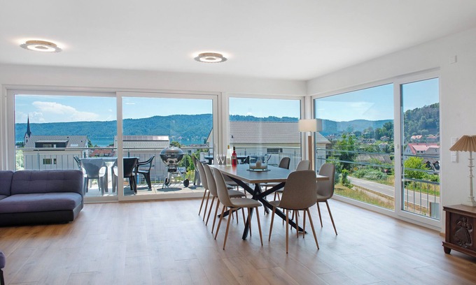 Bodman-Ludwigshafen Apartment | Holiday Home 'Aura Obergeschoss' with Private Garden, Balcony and Wi-Fi