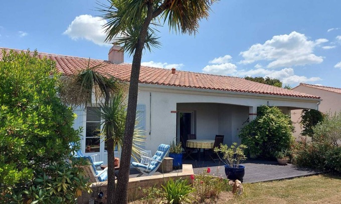 Pornic House | Holiday Home '01 Aux Reflets Irisés' with Private Terrace and Private Garden