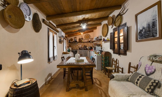 Paulilatino House | Holiday Home "Antica dimora" with Garden & A/C