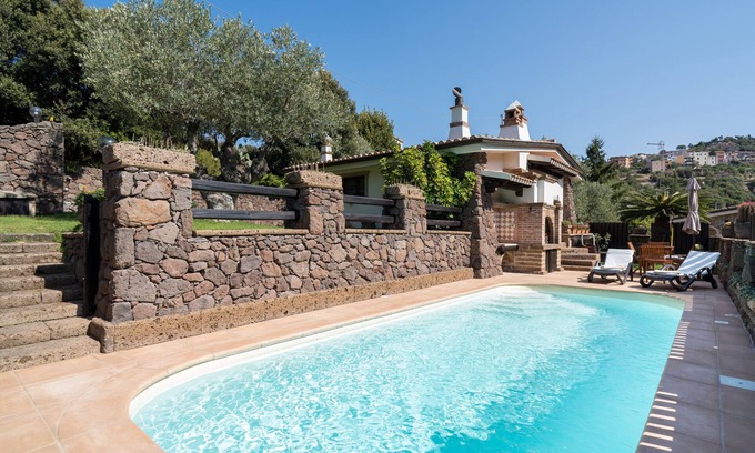 Dorgali House | Holiday Home 'Bados' with Mountain View, Pool and Air Conditioning
