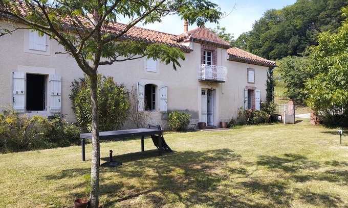 Malabat House | Holiday Home 'Blousson' with Mountain View, Private Pool and Wi-Fi