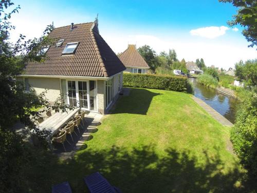 Eernewoude House | Holiday Home Bungalowpark It Wiid by Interhome