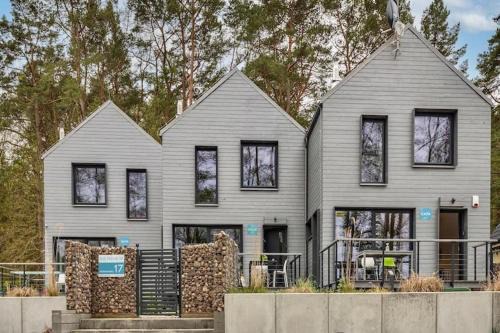 Wiselka House | Holiday Home by Lake Wise ka with Sauna