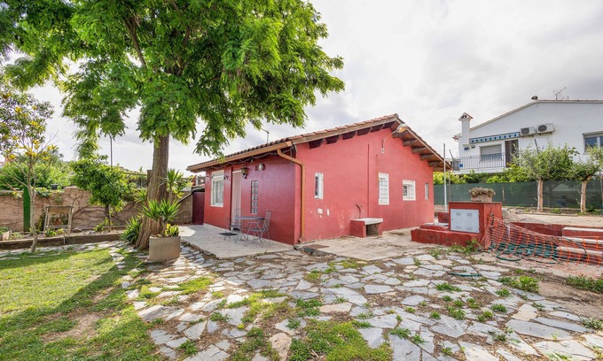 Masquefa House | Holiday Home 'Cal Jaume' with Private Terrace, Wi-Fi and Air Conditioning