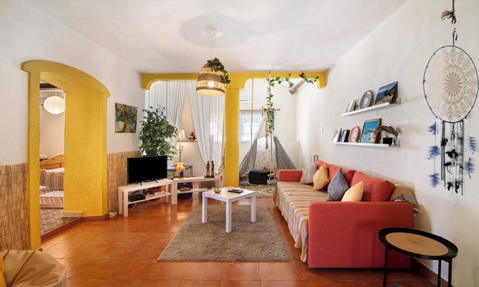 Loule House | Holiday Home 'Casa 1' with Shared Pool and Wi-Fi