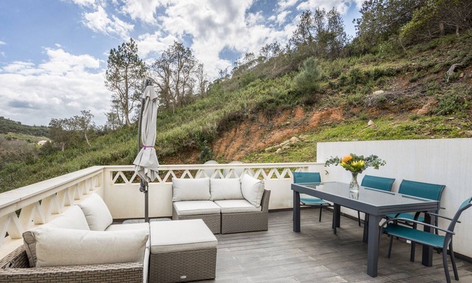 Aljezur House | Holiday Home 'Casa Alva - Estúdio Verde' with Wi-Fi and Air Conditioning
