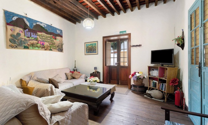 Hermigua House | Holiday Home 'Casa Bayoll' with Mountain View, Private Garden and Wi-Fi