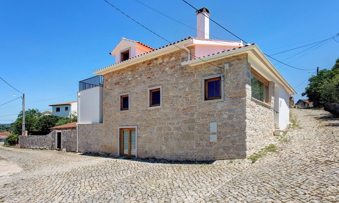 Ansiao House | Holiday Home 'Casa Do Pião - Turismo Rural' with Mountain View, Wi-Fi and Air Conditioning