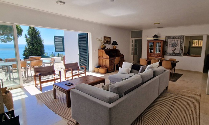 Portinho da Arrabida House | Holiday Home 'Casa Do Portinho' with Sea View, Private Terrace and Wi-Fi