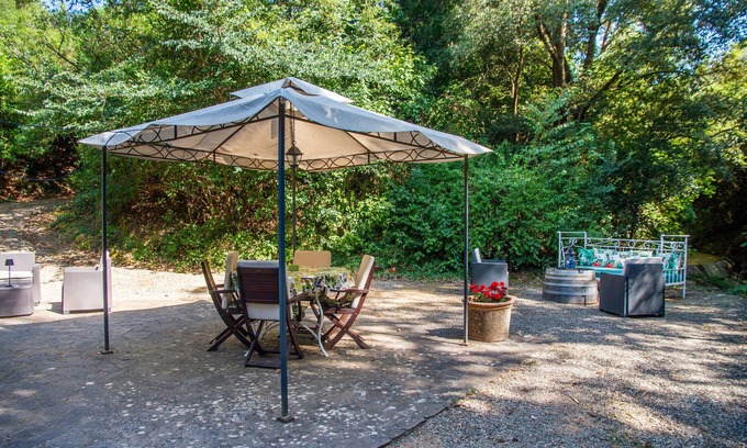 Grosseto House | Holiday Home 'Casa Elfo' with Shared Pool, Private Terrace and Wi-Fi