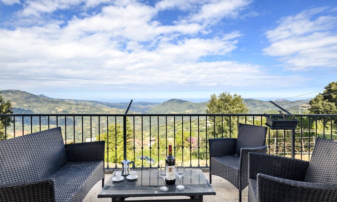Jerzu House | Holiday Home "Casa Jerzu S'essia de su santu" with Sea View, Garden & Wi-Fi