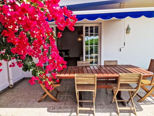 Urbanizacao dos Calicos House | Holiday Home Elisia by Interhome