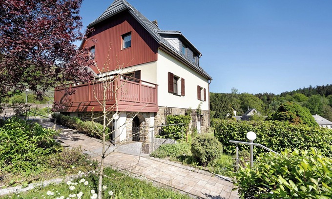 Grossrueckerswalde House | Holiday Home 'Ferienhaus Pöhlbergblick' with Mountain View, Private Terrace and Wi-Fi