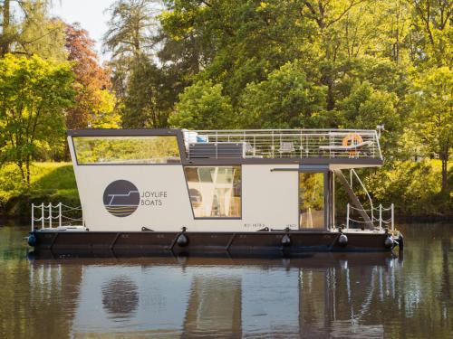 Mettlach House | Holiday Home Floating Home-Hausboot Saarschleife by Interhome