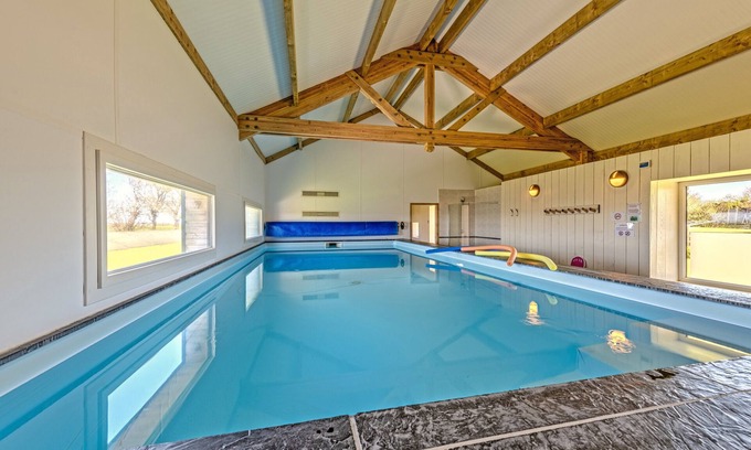 Plouguerneau House | Holiday Home 'Gîte Avec Piscine Privée Chauffée' with Private Terrace, Private Garden and Wi-Fi